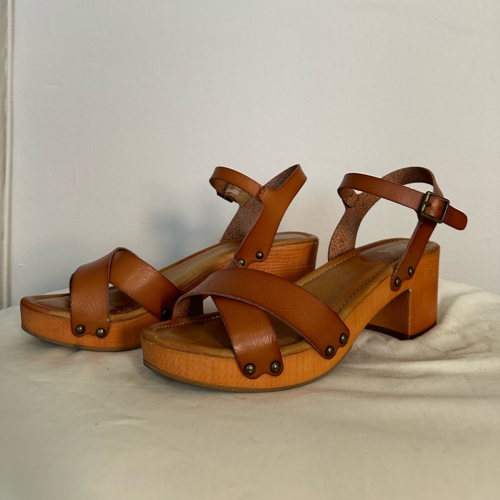 MIA block heel leather sandals / size 10